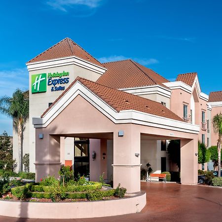 Holiday Inn Express & Suites Lathrop By Ihg Exterior foto
