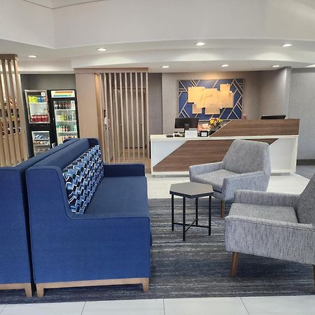Holiday Inn Express & Suites Lathrop By Ihg Exterior foto