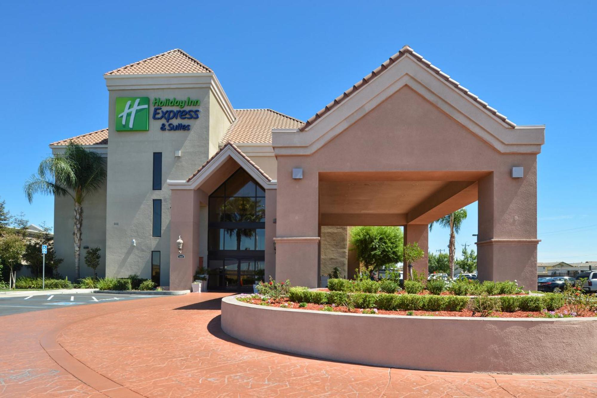 Holiday Inn Express & Suites Lathrop By Ihg Exterior foto