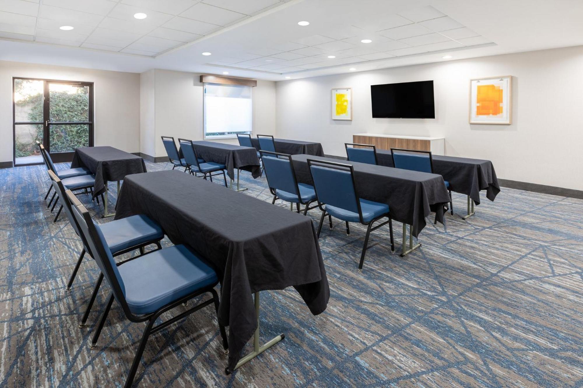 Holiday Inn Express & Suites Lathrop By Ihg Exterior foto