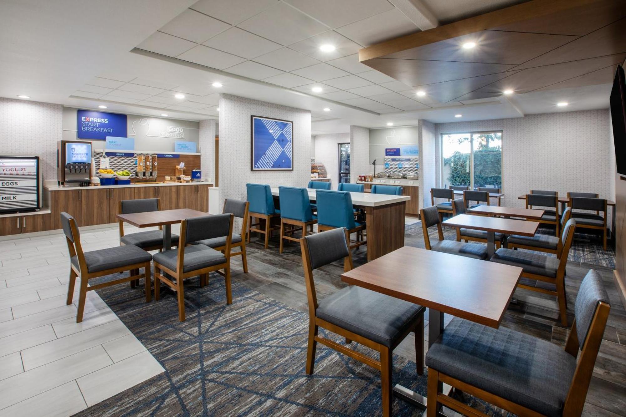 Holiday Inn Express & Suites Lathrop By Ihg Exterior foto