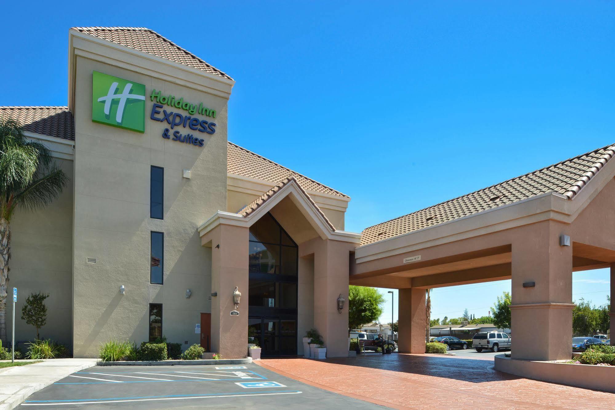 Holiday Inn Express & Suites Lathrop By Ihg Exterior foto