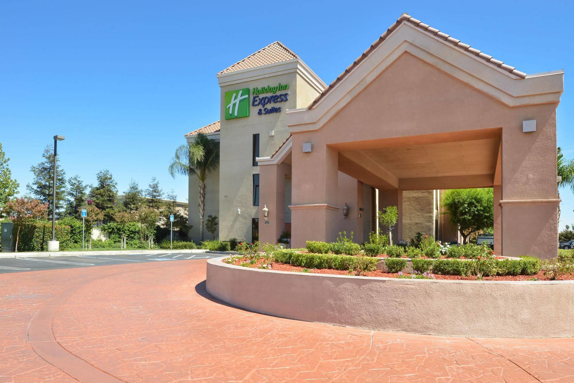 Holiday Inn Express & Suites Lathrop By Ihg Exterior foto