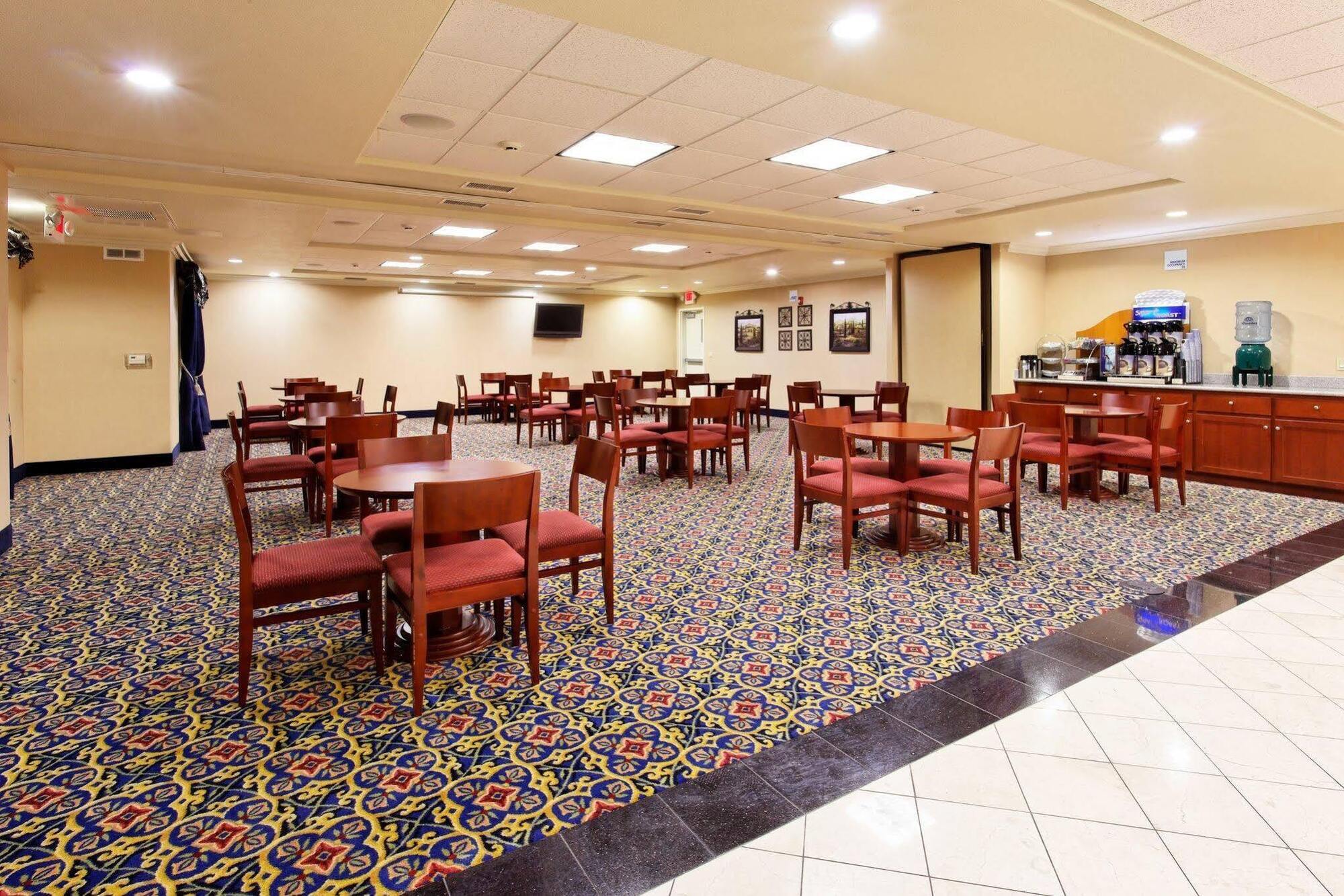 Holiday Inn Express & Suites Lathrop By Ihg Exterior foto